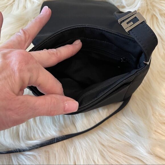 Guess Black Nylon Messenger Bag‎ - Picture 5 of 10